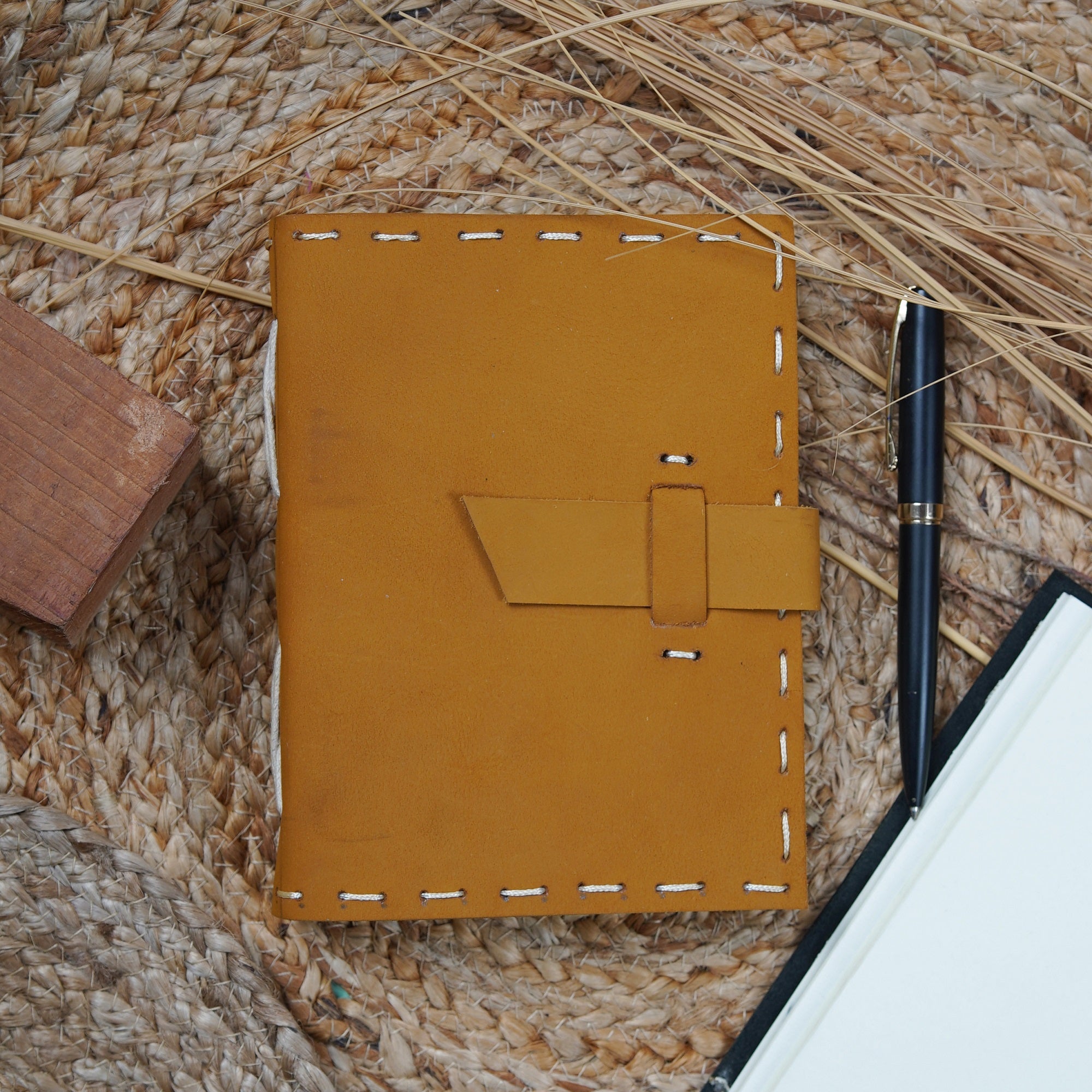 Retro Discovery Vintage Leather Journal