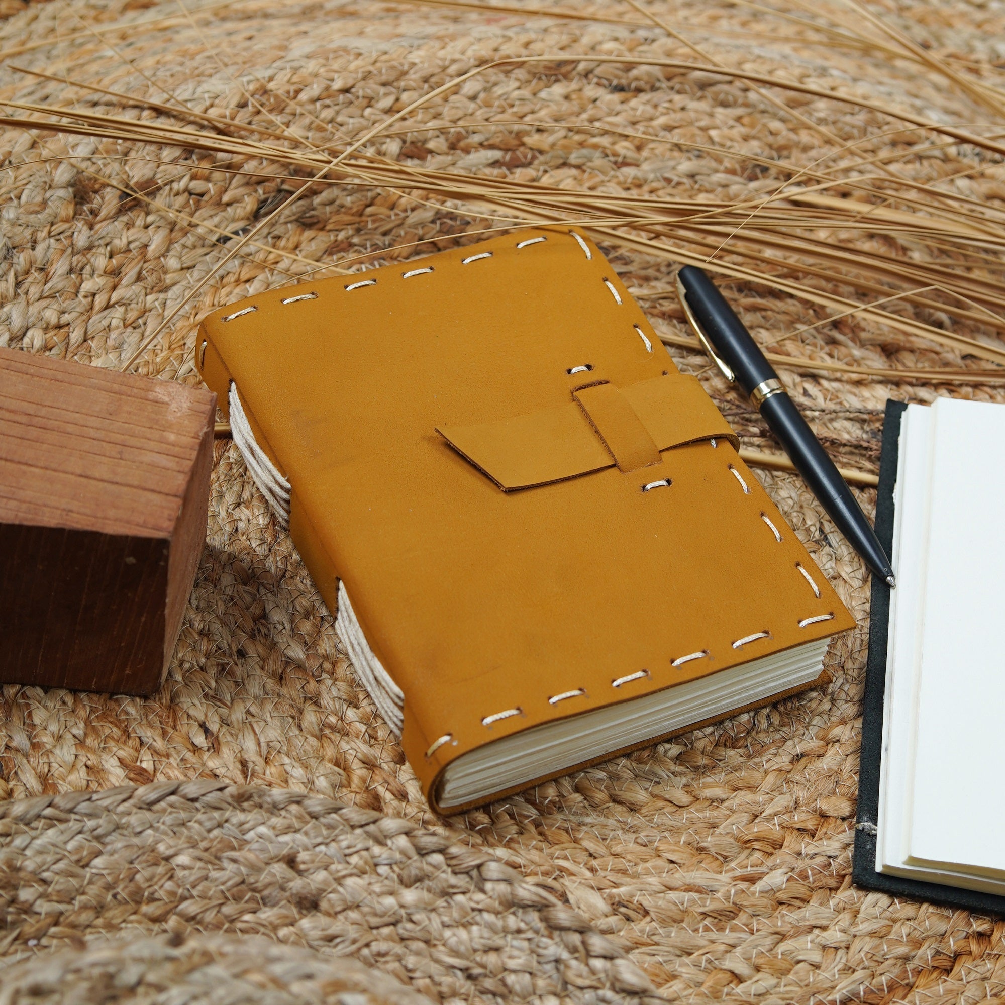 Retro Discovery Vintage Leather Journal