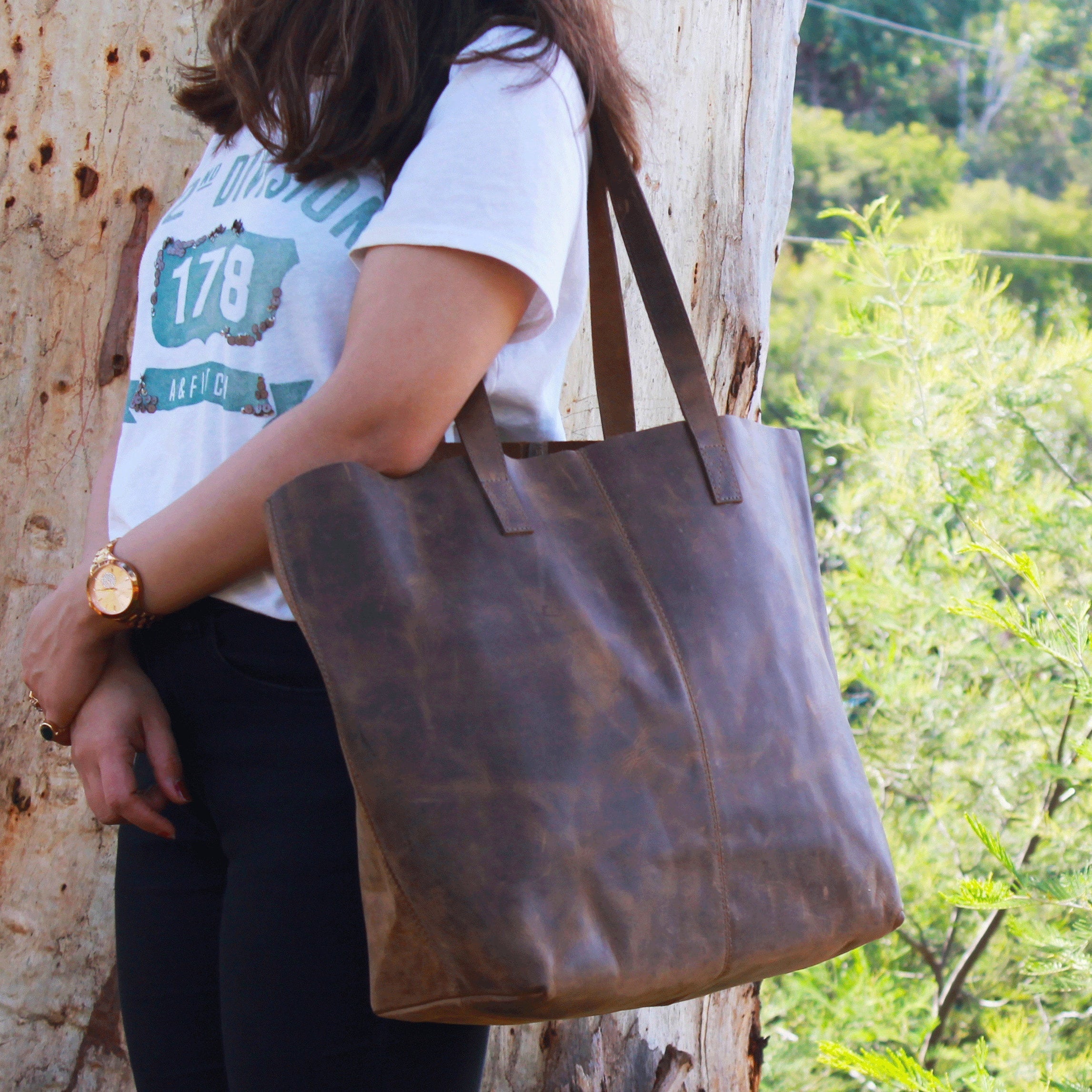 Classic Urban Explorer Leather Tote Bag - Versatile