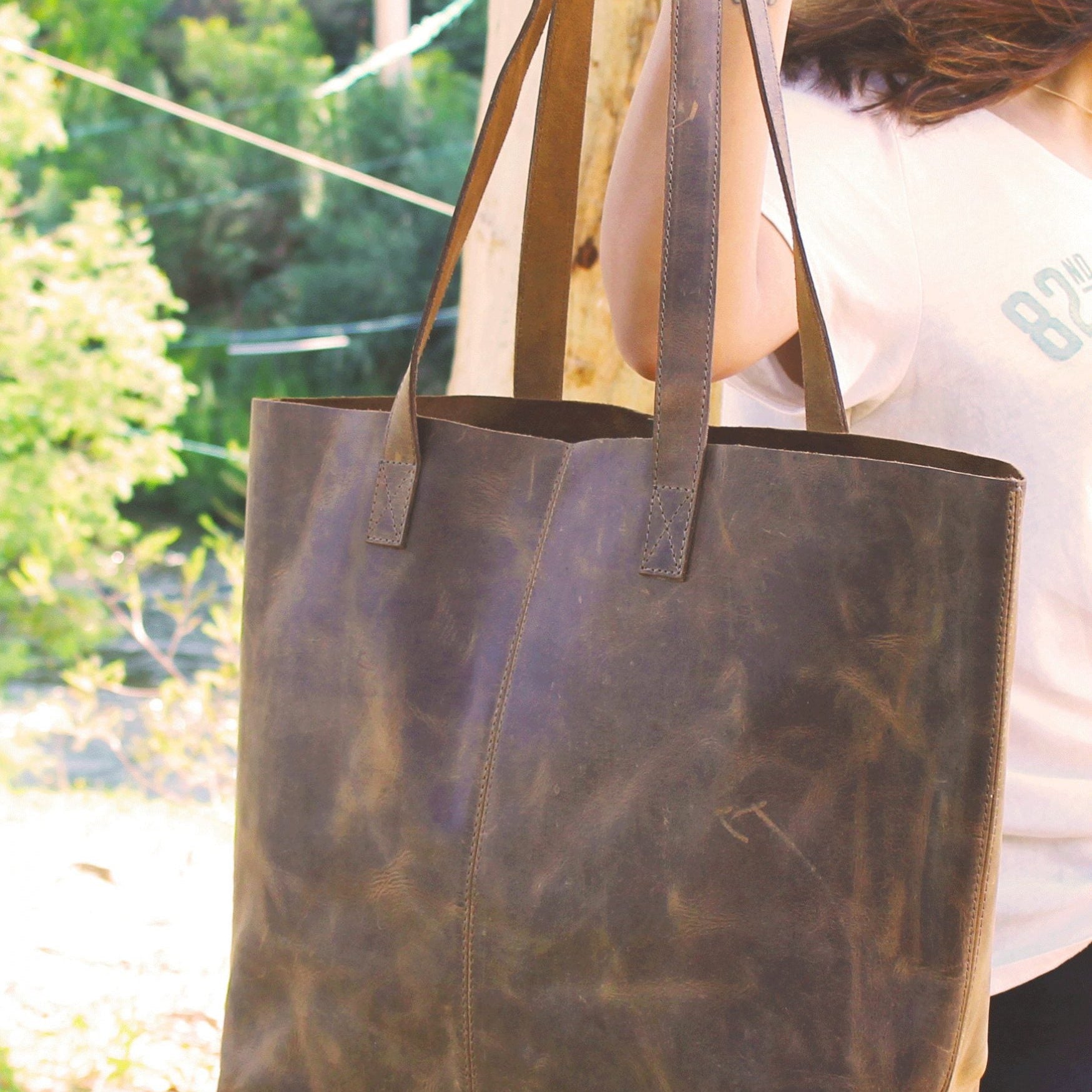 Classic Urban Explorer Leather Tote Bag - Versatile