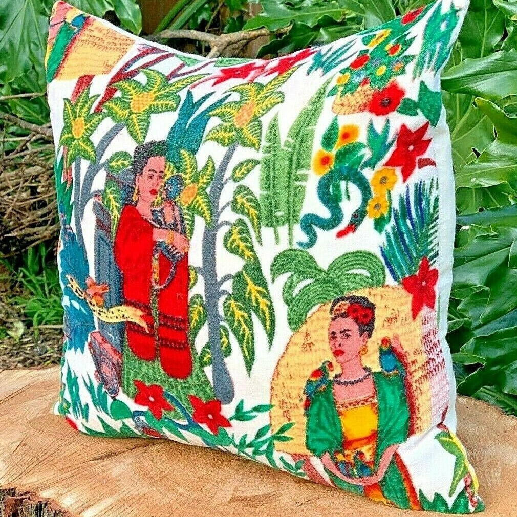 La Cultura de Frida Velvet Cushion Cover