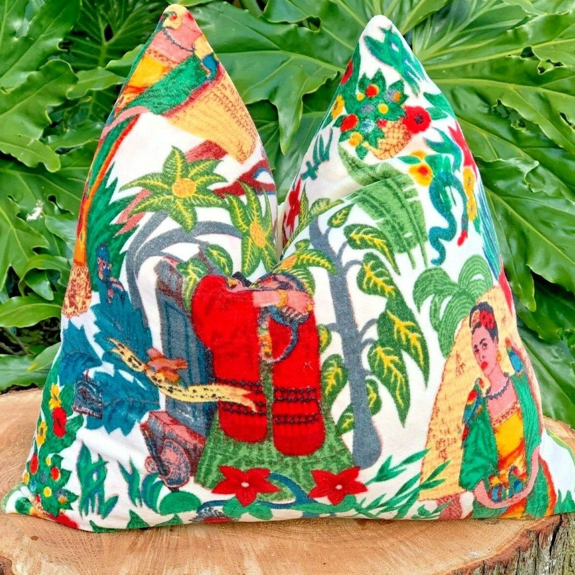 La Cultura de Frida Velvet Cushion Cover