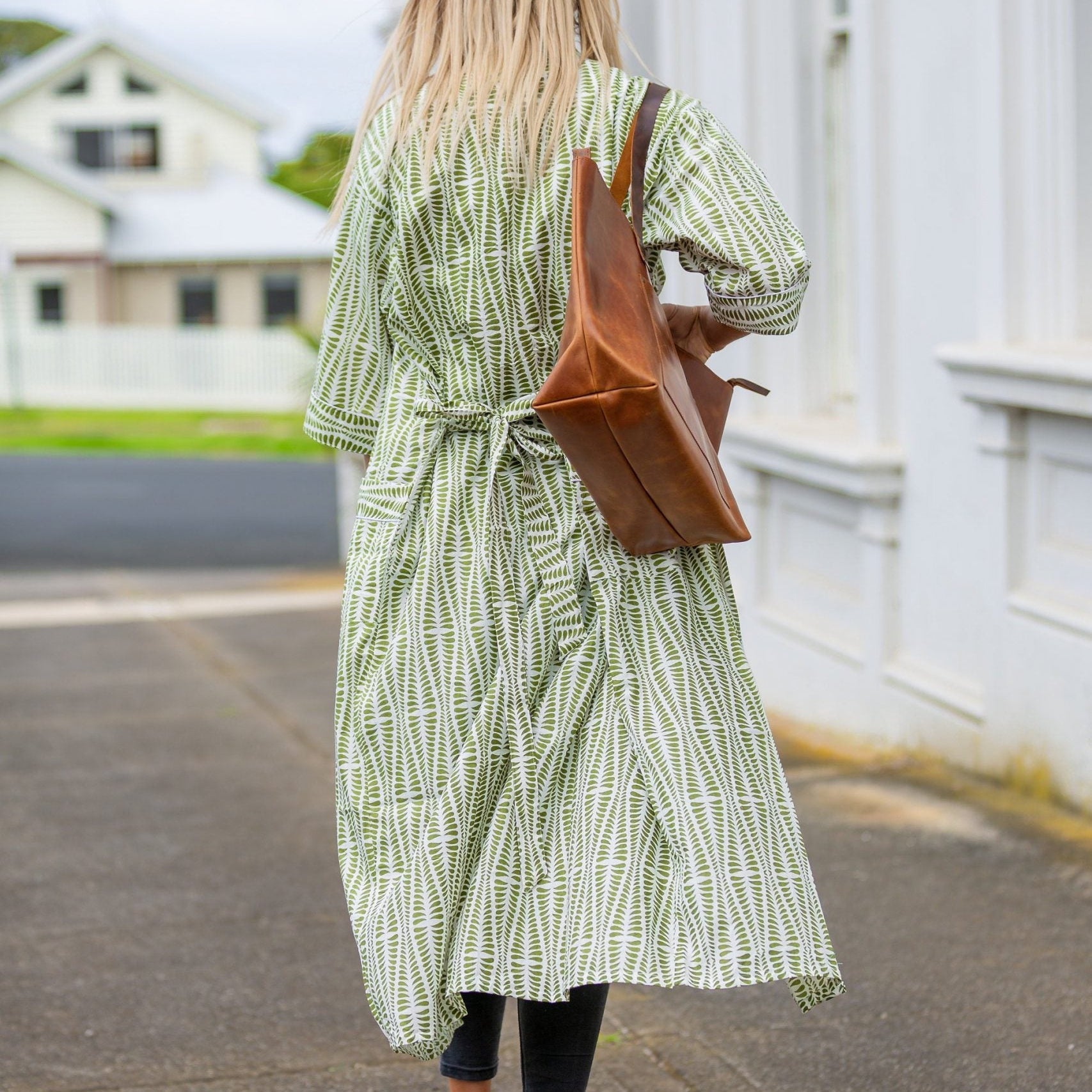 Versatile Voyager Leather Tote Bag