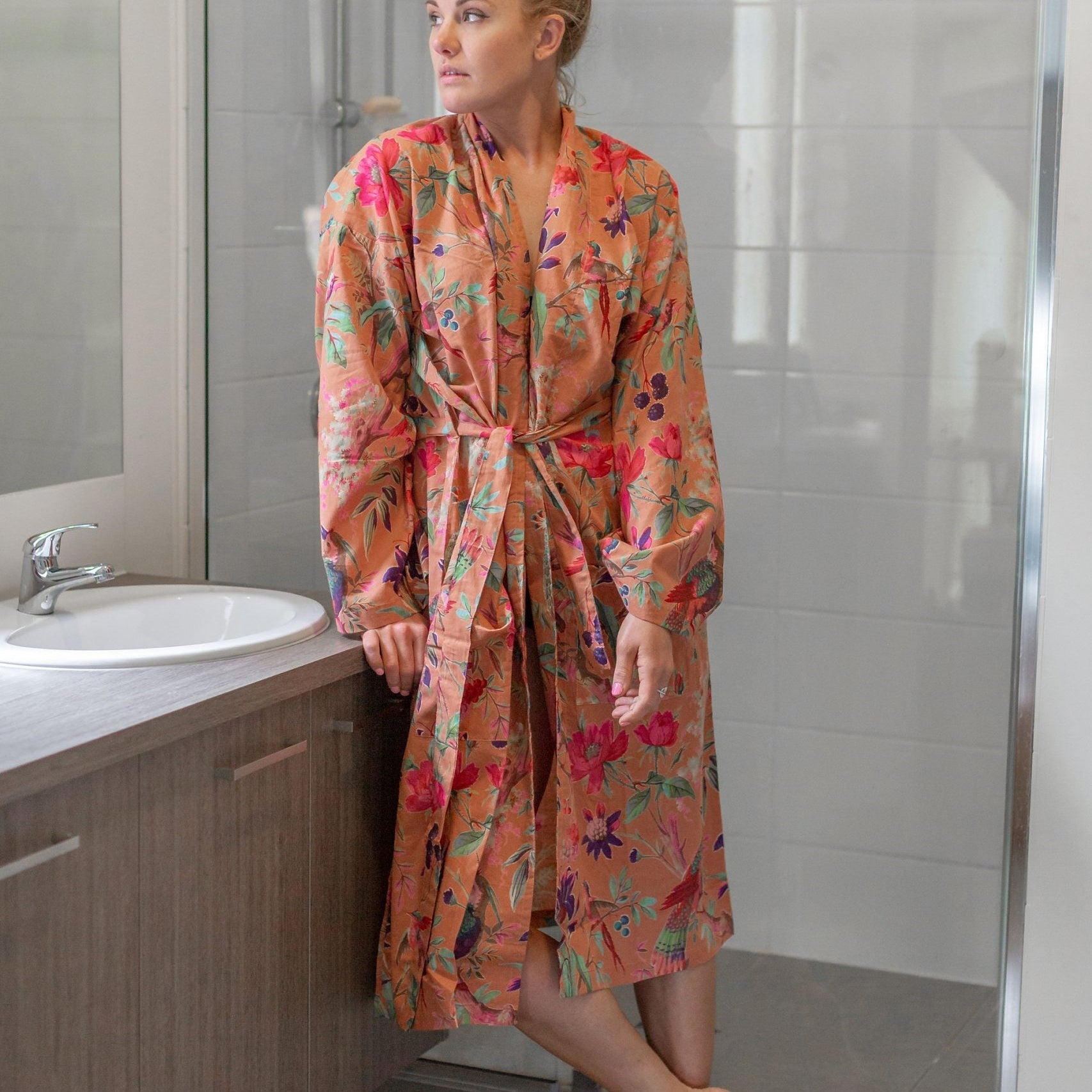 'Veil’s Beauty' Women’s Cotton Kimono Robe - Elegant